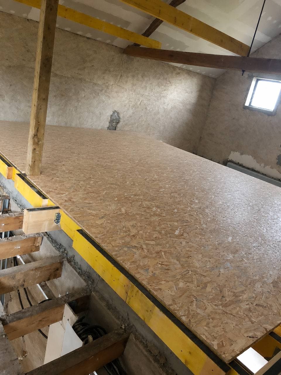 Plancher bois à Azy, Panneaux posés